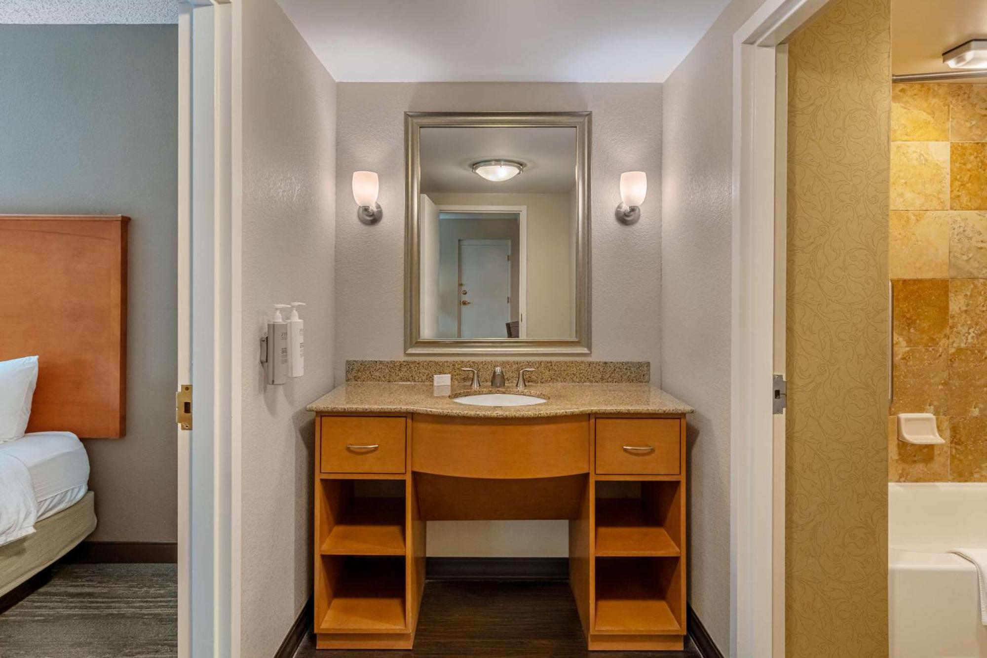 Hampton Inn & Suites Nashville-Vanderbilt-Elliston Place Exteriör bild