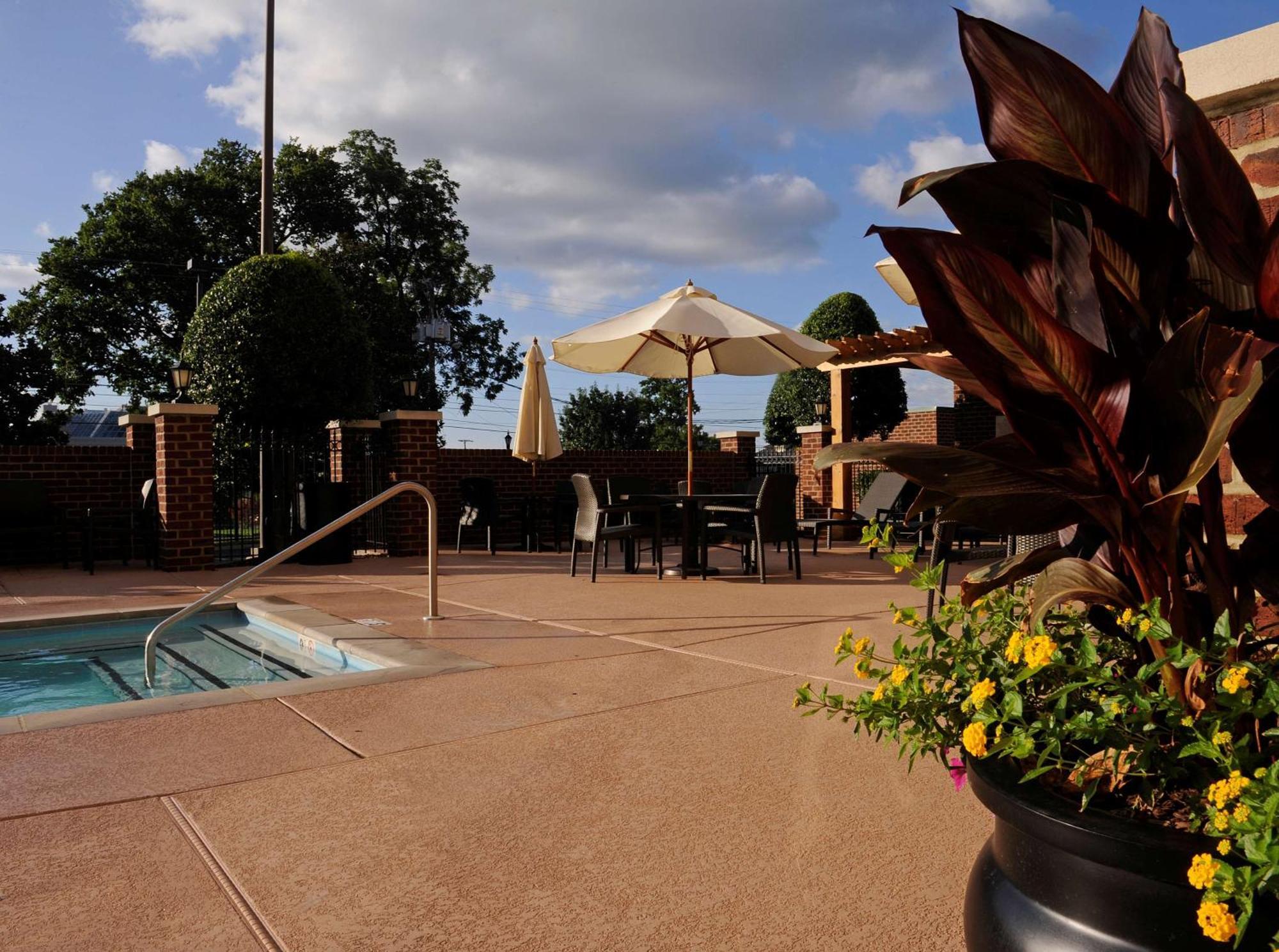 Hampton Inn & Suites Nashville-Vanderbilt-Elliston Place Exteriör bild